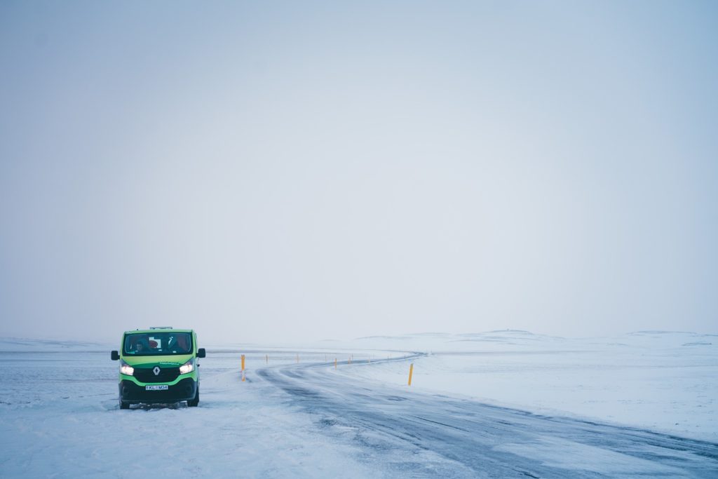 Winter Road Trip? Tips On What To Take Along In Case Of Emergency